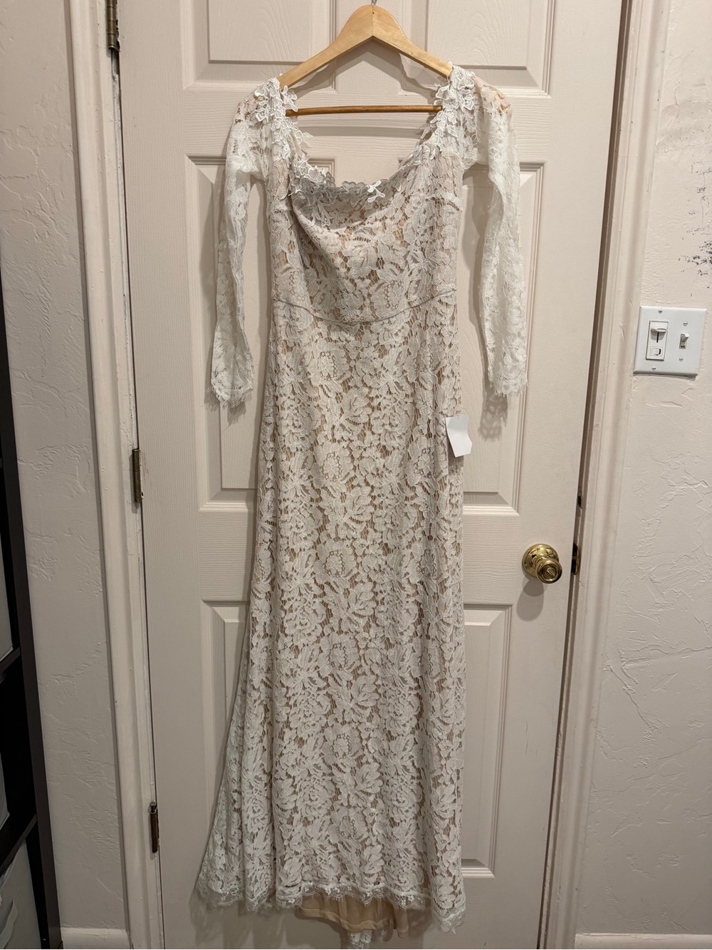 NWTs Lulu’s Nude and Ivory Lace Off-shoulder Long Sleeve Wedding Formal Dress